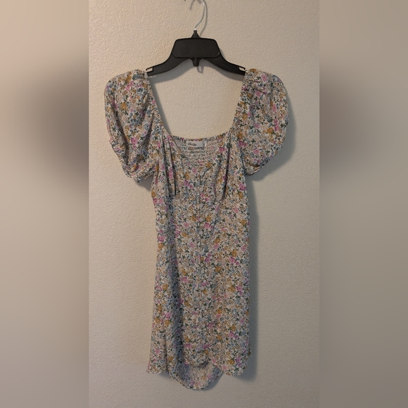 Elodie Dresses & Skirts - Elodie Floral Puff Sleeve Dress